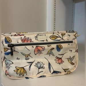 LUG Parasail cosmetic case in Hummingbird floral. EUC from a smoke free home.
